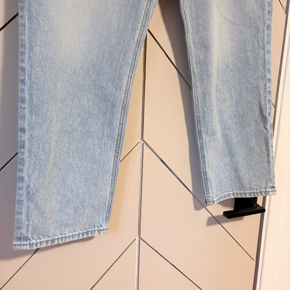 American Eagle High Rise Mom Jeans Light Wash Size 10 - Picture 6 of 8